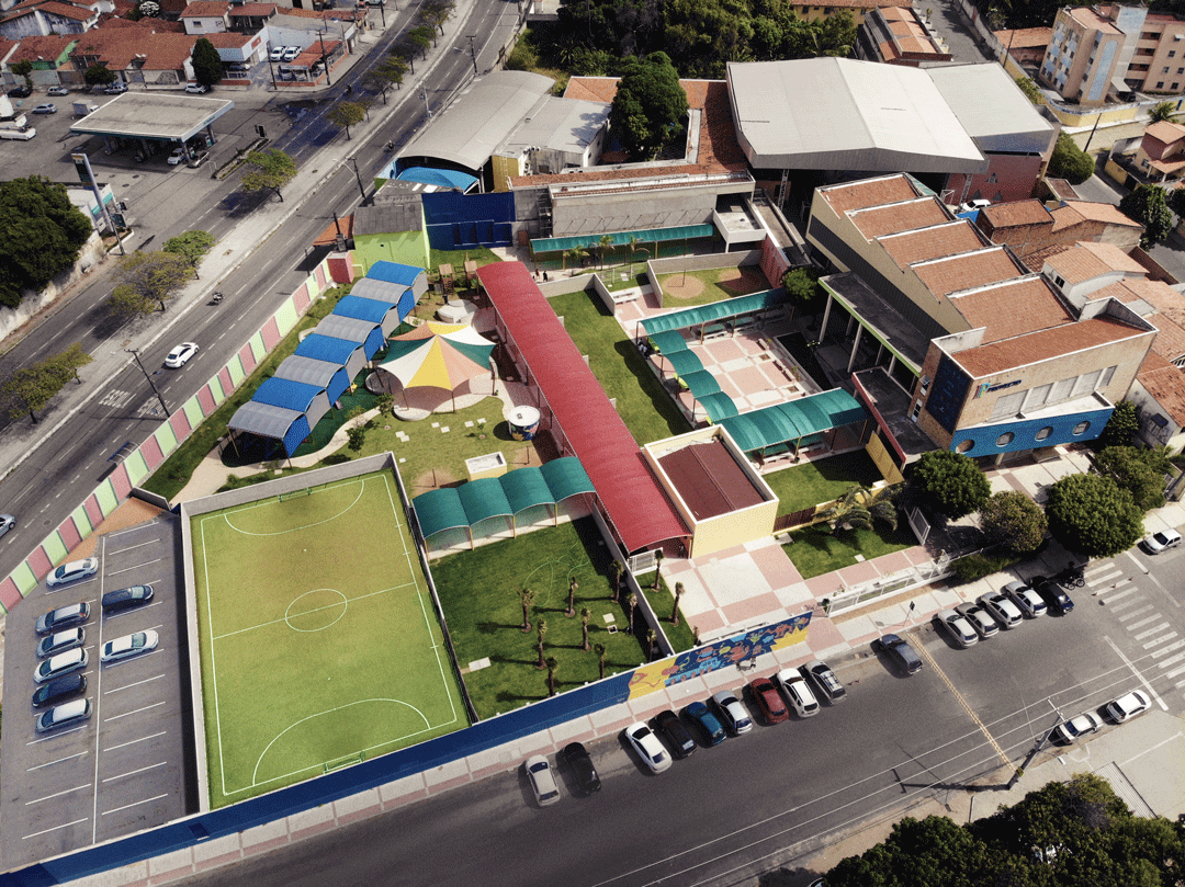 Vista aerea do Colégio Provecto - Uma Escola presente e pronta para o seu filho pensar grande